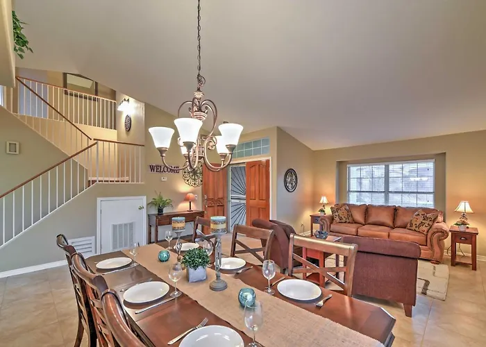 Holiday home Hot Tub & Pool: Stunning Goodyear Near Lakes