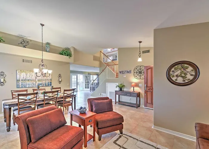 Holiday home Hot Tub & Pool: Stunning Goodyear Near Lakes