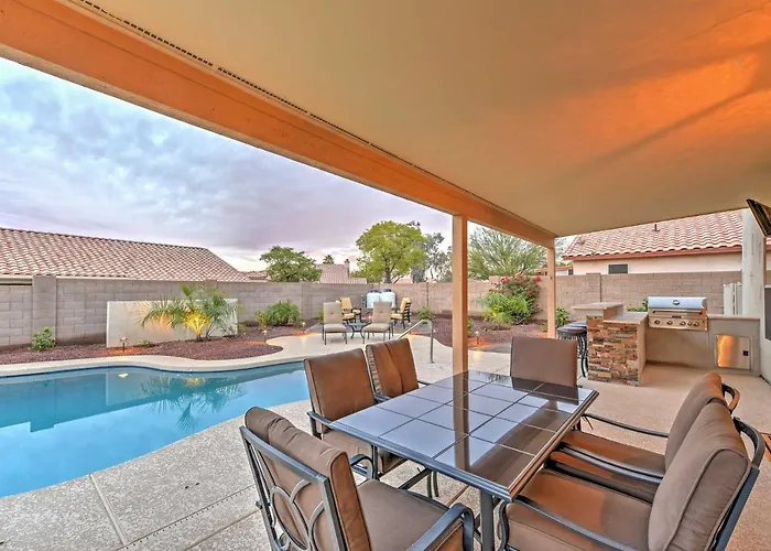 Hot Tub & Pool: Stunning Goodyear Near Lakes Liberty