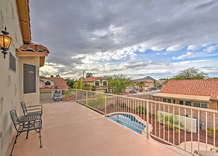 Hot Tub & Pool: Stunning Goodyear Near Lakes Holiday home