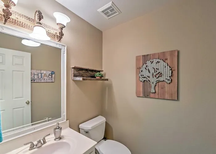 Hot Tub & Pool: Stunning Goodyear Near Lakes Liberty