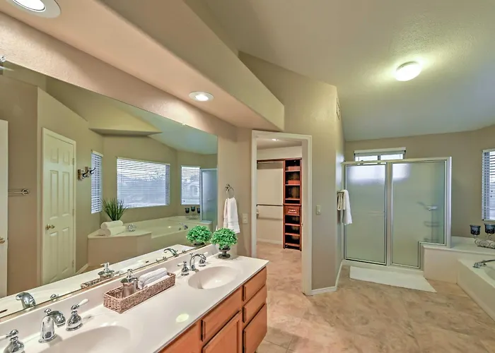 Hot Tub & Pool: Stunning Goodyear Near Lakes Liberty